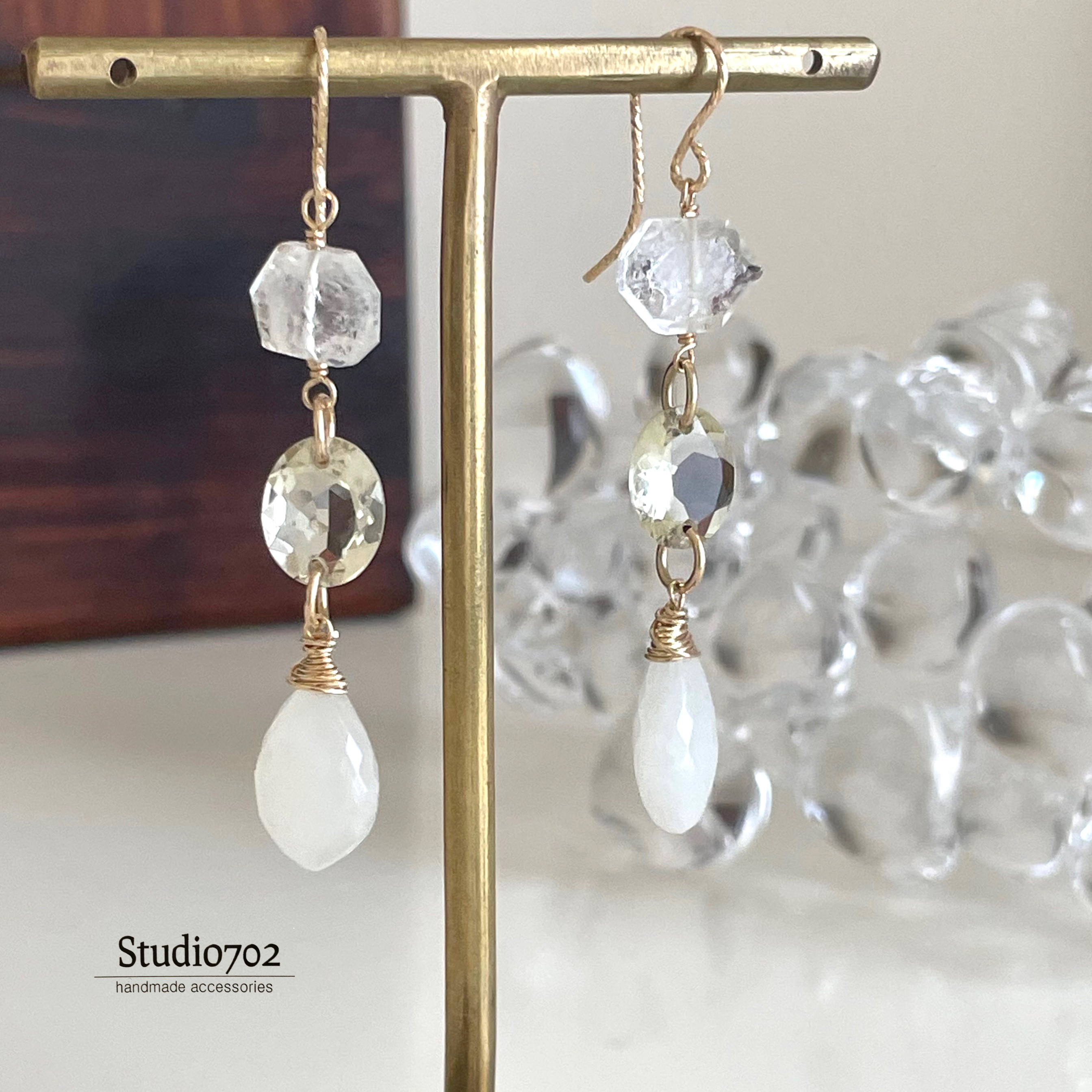 14kgfテクスチャークリスタル　ライトカラーレモンクオーツ・ムーンストーンピアス