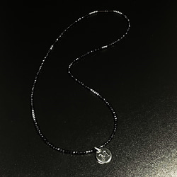 【トップのイニシャルを選べます】ヘマタイト カットオニキス 天然石 磁気 ネックレス jni3 お揃いギフトにおすすめ 15枚目の画像