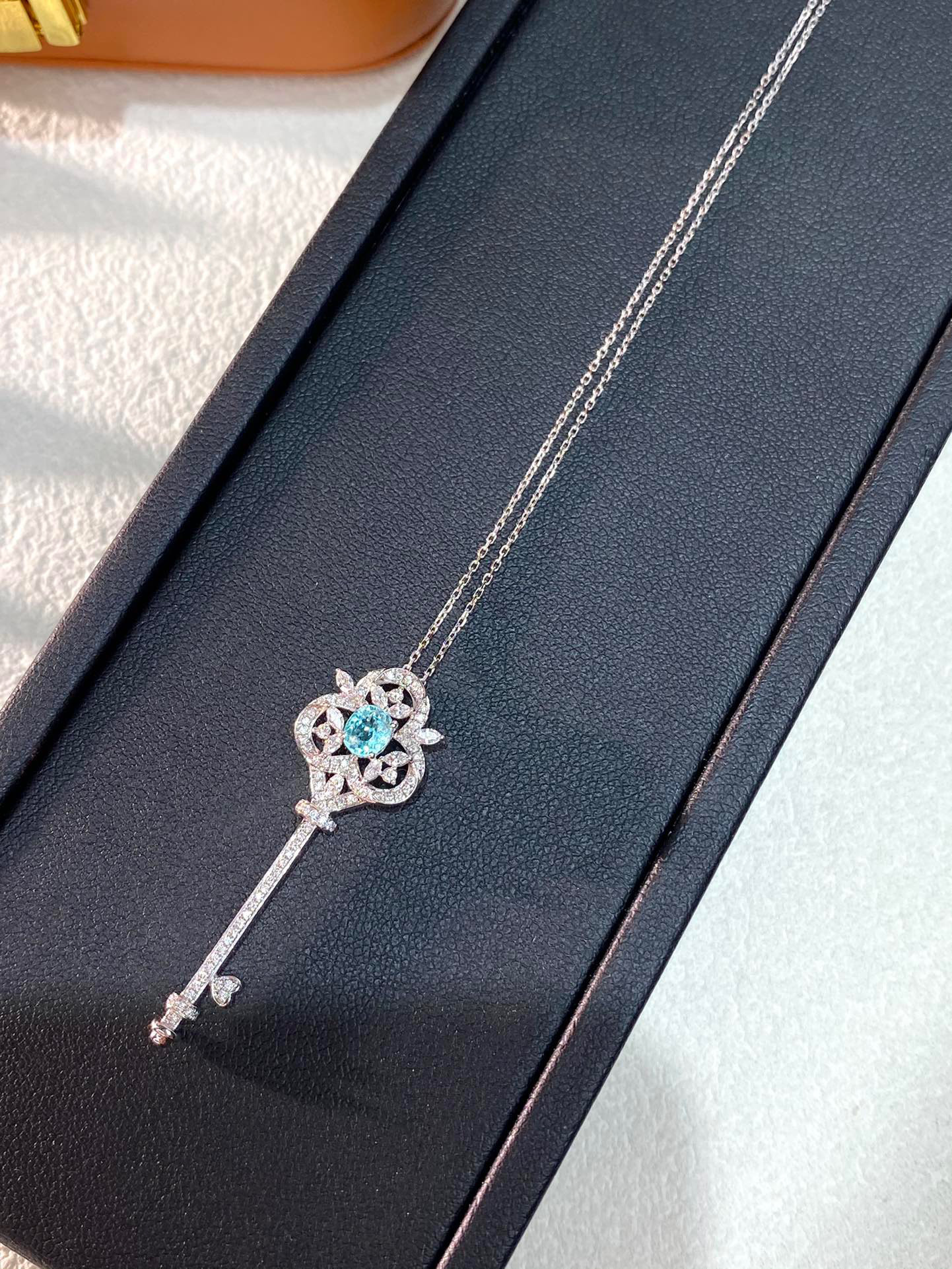 人気ブランドランキング 発色綺麗❗️計0.24CT✨k18WGパライバトルマリンダイヤネックレス　トップ アクセサリー