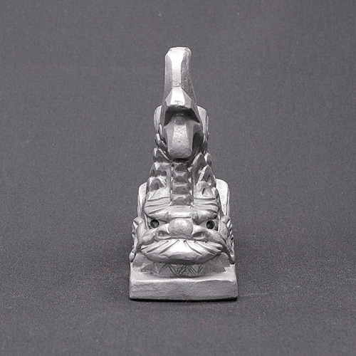 お*ん様 【鬼師・長尾龍作 銘入り】登り鯱 姫路瓦工芸 刻印 大型69cm シャ お*ん様 【鬼師・長尾龍作 銘入り】登り鯱 姫路瓦工芸 刻印 大型69cm シャ