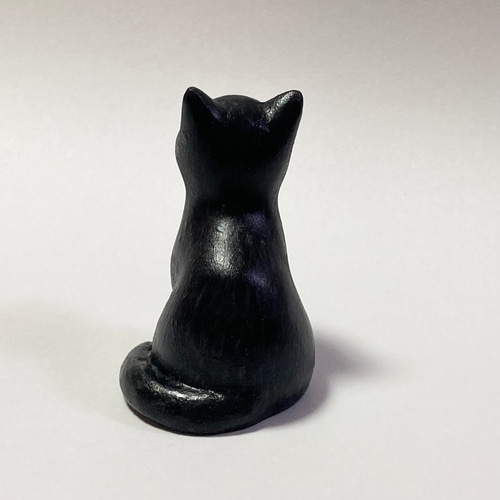 中古品【ぶち猫＆黒猫　猫の置物】2点セット☆おまけ付き☆ 猫の置物 じゃれ合う猫2匹セット サバ白