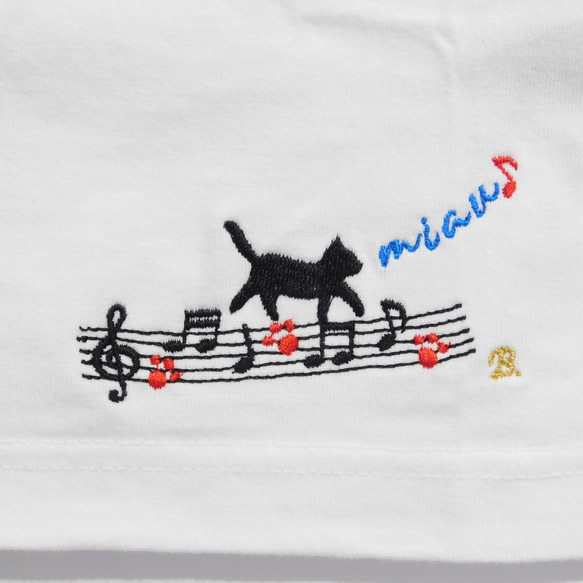 猫と音譜の刺繍入りオリジナルTシャツ　6.2オンス　男女兼用 2枚目の画像