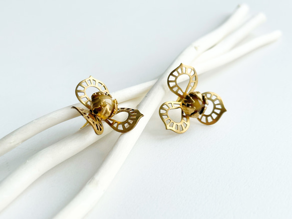 [hana] 蕾絲般的黃銅花朵耳環 ▷復古/優雅/邀請函/花朵/大號 第1張的照片