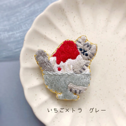 かき氷と猫の刺繍ブローチ 2枚目の画像