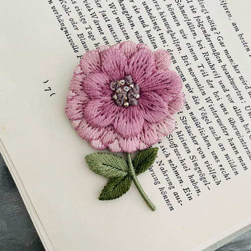 チョゴリピンクの花柄刺繍 hq720.jpg?sqp=-