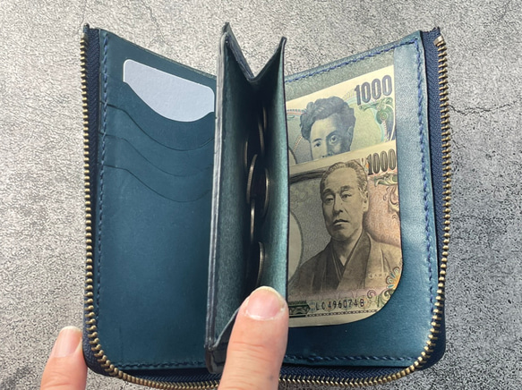 【手工縫製】仿古藍色真皮L型拉鍊真皮雙折錢包（鈔票看起來很漂亮。這款錢包專注於取放方便。 第5張的照片