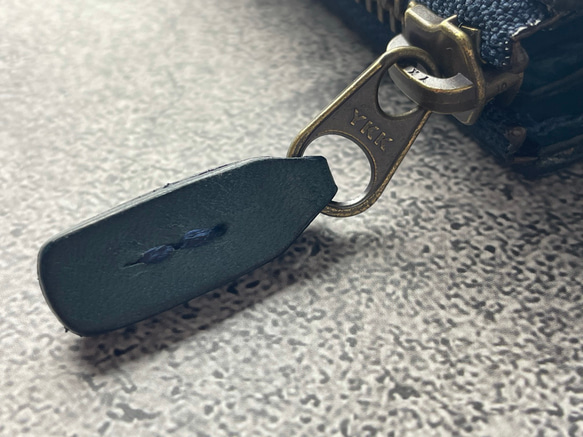 【手工縫製】仿古藍色真皮L型拉鍊真皮雙折錢包（鈔票看起來很漂亮。這款錢包專注於取放方便。 第10張的照片