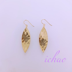 再再販♪14kgfフックピアス♪14kコーティング槌目風ウェーブリーフの高品質ピアス(イヤリング変更可能) 2枚目の画像