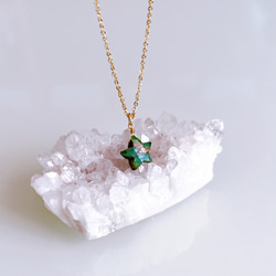 《5月誕生石》大人 スターカット コッパー エメラルド 一粒ネックレス　14kgf 星型　希少石 金属アレルギー対応 5枚目の画像