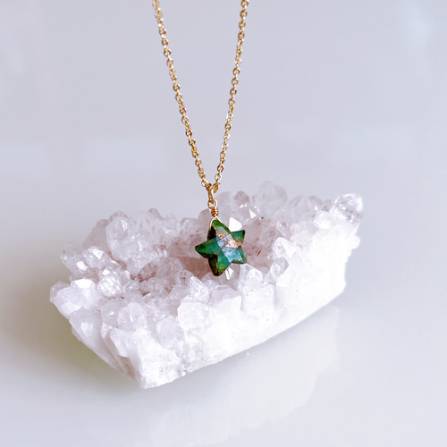 5月誕生石》大人 スターカット コッパー エメラルド 一粒ネックレス