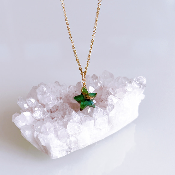 《5月誕生石》大人 スターカット コッパー エメラルド 一粒ネックレス　14kgf 星型　希少石 金属アレルギー対応 1枚目の画像