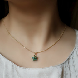 《5月誕生石》大人 スターカット コッパー エメラルド 一粒ネックレス　14kgf 星型　希少石 金属アレルギー対応 2枚目の画像