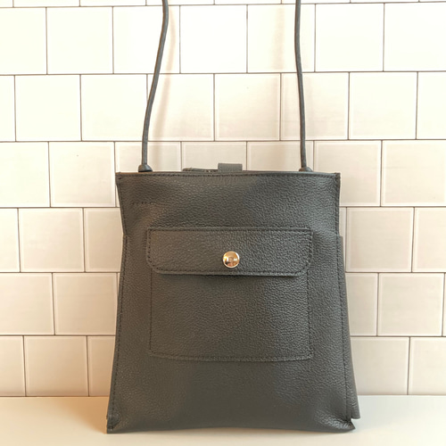 メガネケース付きレザーサコッシュ黒＊サングラスも入る ミニ