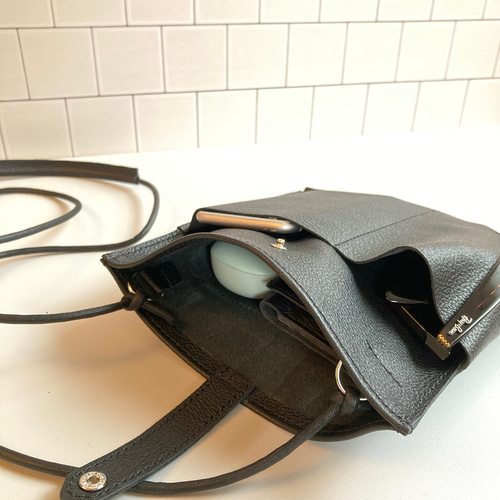 メガネケース付きレザーサコッシュ黒＊サングラスも入る ミニ