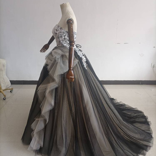 カラードレス キラキラ光る刺繍 ラッフルフリル 短トレーン チュール  