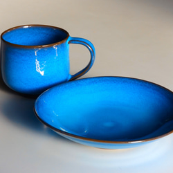 天藍色的杯子和碟子 第2張的照片