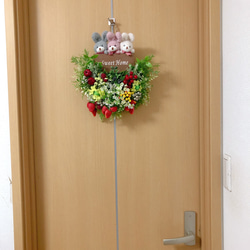 30cm★うさぎと苺とベリーのウェルカムフラワーリース　アーティフィシャル　造花リース　玄関リース 7枚目の画像