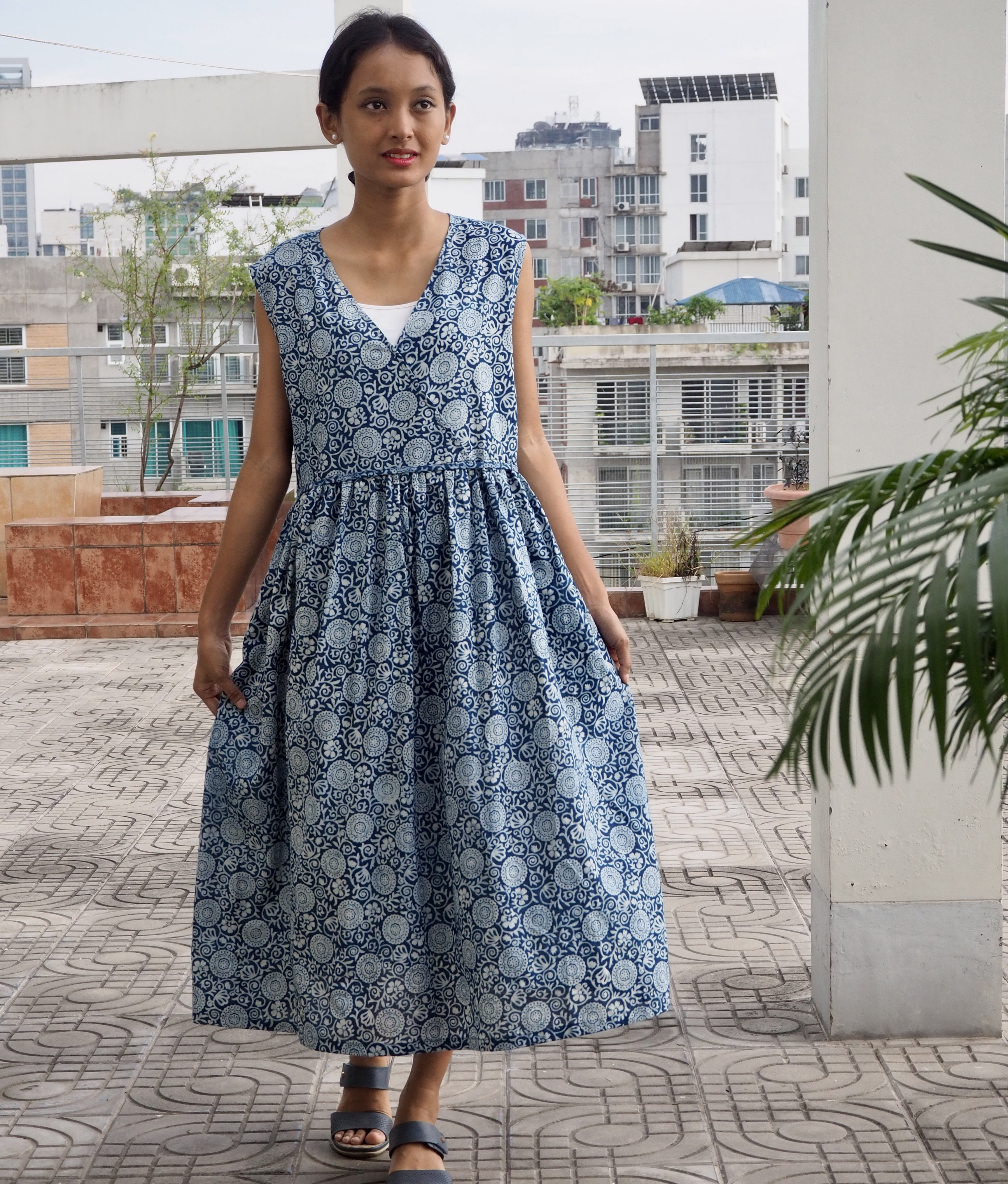 【美品】レオナールノースリーブ カシュクールワンピース 30e1227f0633a4663c81e9908660fc