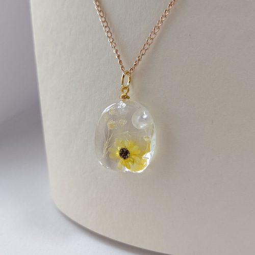 イルカ かすみ草 月のペンダント レジンネックレス イルカ かすみ草 月のペンダント レジンネックレス イルカ