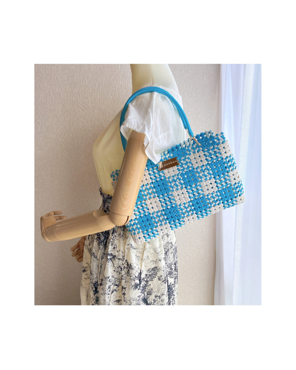 白✖️水色のハンドバッグ　handbag light blue 1枚目の画像