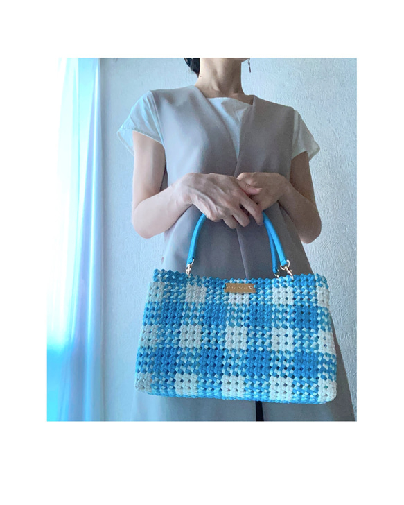 白✖️水色のハンドバッグ　handbag light blue 3枚目の画像