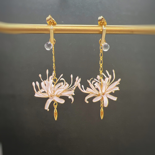 彼岸花 下咲/白 ピアス/イヤリング ディップアート アメリカン