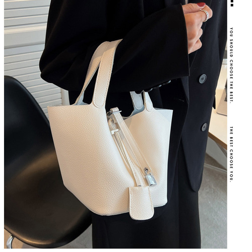 宅配便送料無料 高級本革 レザー バンドバッグ バケツバッグ ホワイト