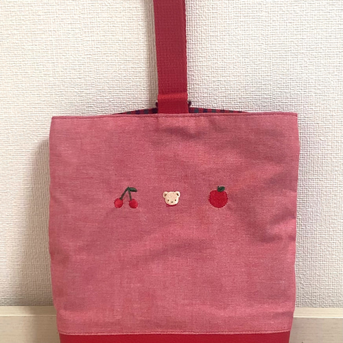 刺繍が可愛い！ハンドメイドファミリアワッペン上履き袋上履き