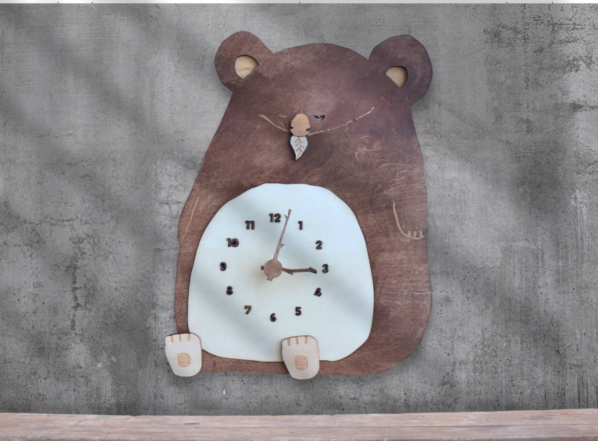 コアラがユーカリを食べながらユーカリの夢を見る レギュラーサイズ 時計 木製 掛け時計