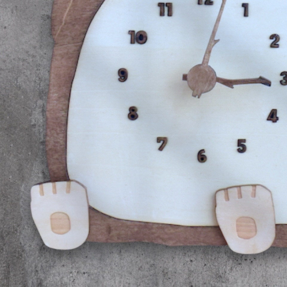 コアラがユーカリを食べながらユーカリの夢を見る レギュラーサイズ 時計 木製 掛け時計