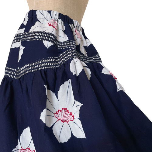 浴衣リメイクスカート【薔薇】ハンドメイド 和柄 反物 夏祭り 七夕 差し色カワイイ 浴衣スカート 着物リメイク 浴衣リメイク 演奏会