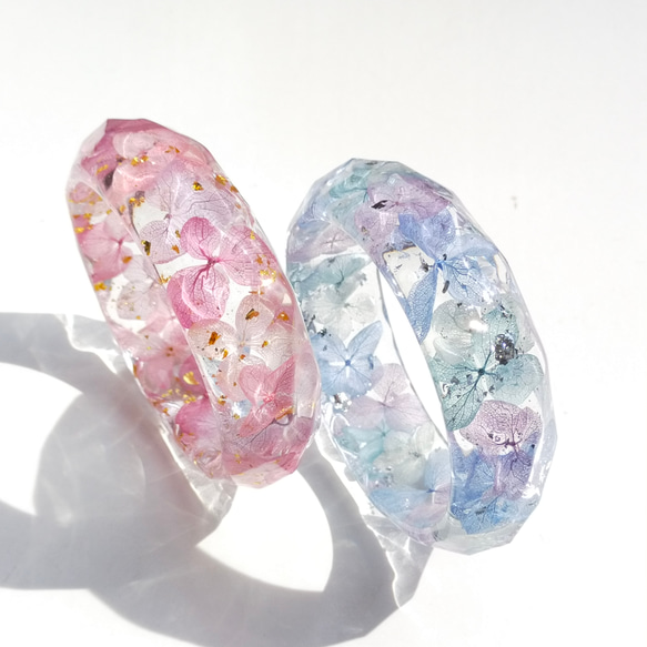 〜箔/ラメ入り 色を選べる紫陽花バングル〜アナベルアジサイ　ブルー　クリア　レジン　ハーバリウム　ドライフラワー透明　魚 18枚目の画像