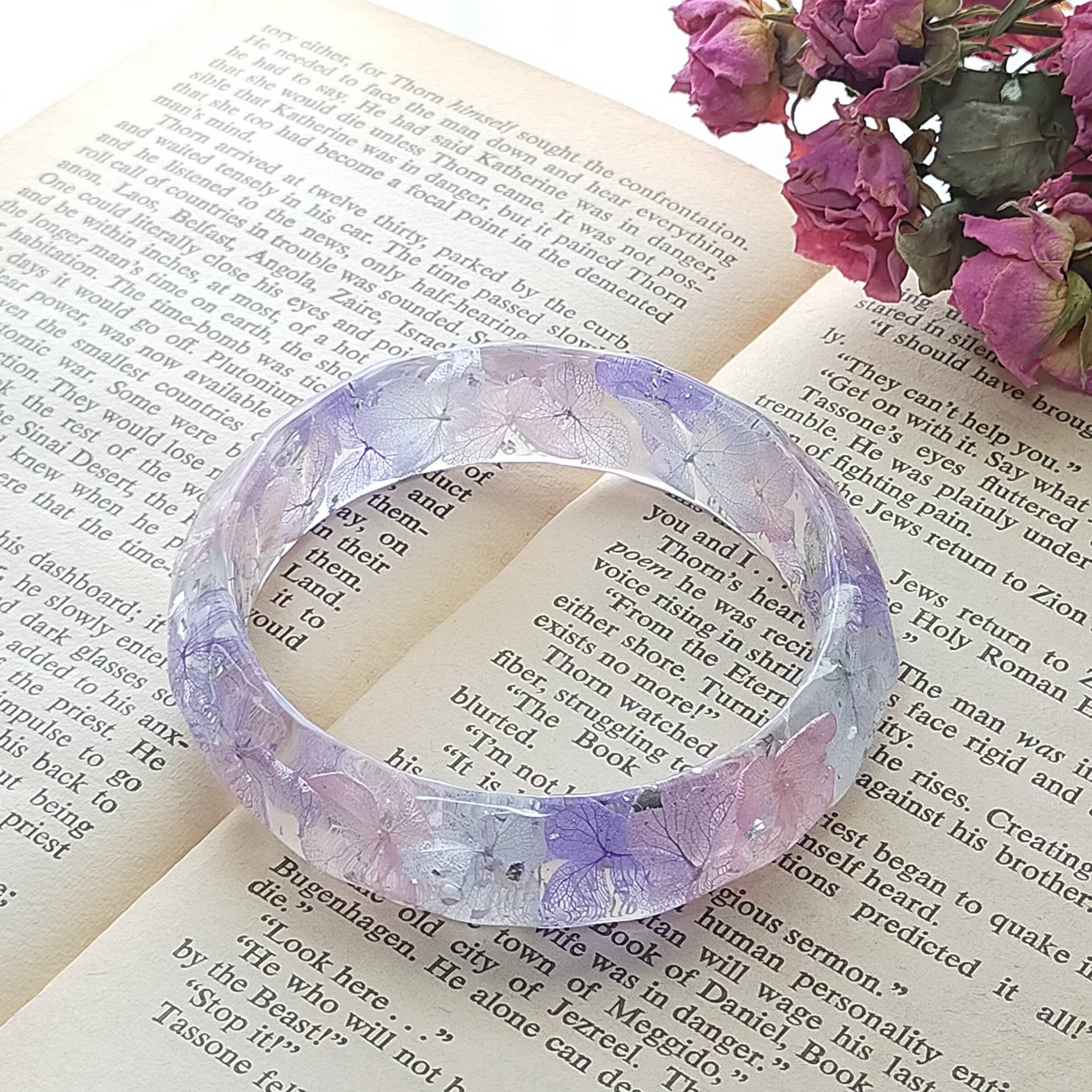 〜箔/ラメ入り 色を選べる紫陽花バングル〜アナベルアジサイ　ブルー　クリア　レジン　ハーバリウム　ドライフラワー透明　魚