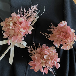 くすみピンクのブートニアとヘッドドレスのセット 1枚目の画像