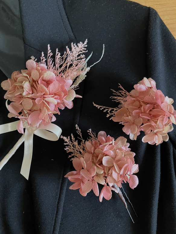 くすみピンクのブートニアとヘッドドレスのセット 1枚目の画像