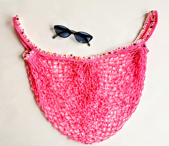 ネットバッグ　ピンク　手編みのポンポン毛糸の飾り　メッシュバッグ　マルシェバッグ　エコバッグ　コンパクト 5枚目の画像