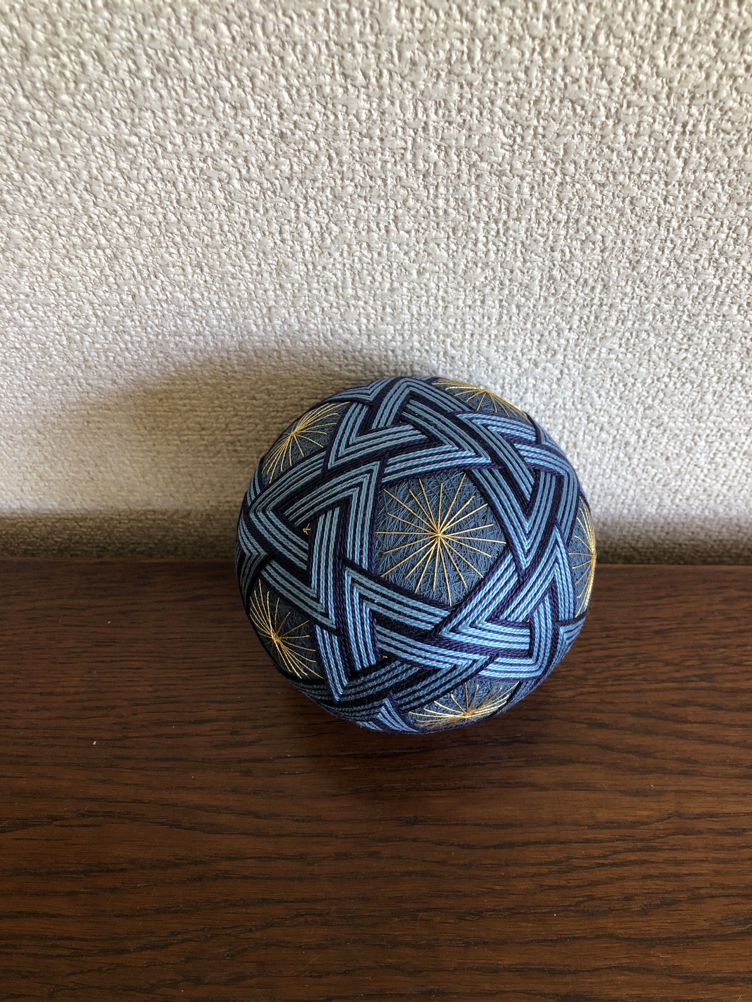 三つ巴の籠目　藍色