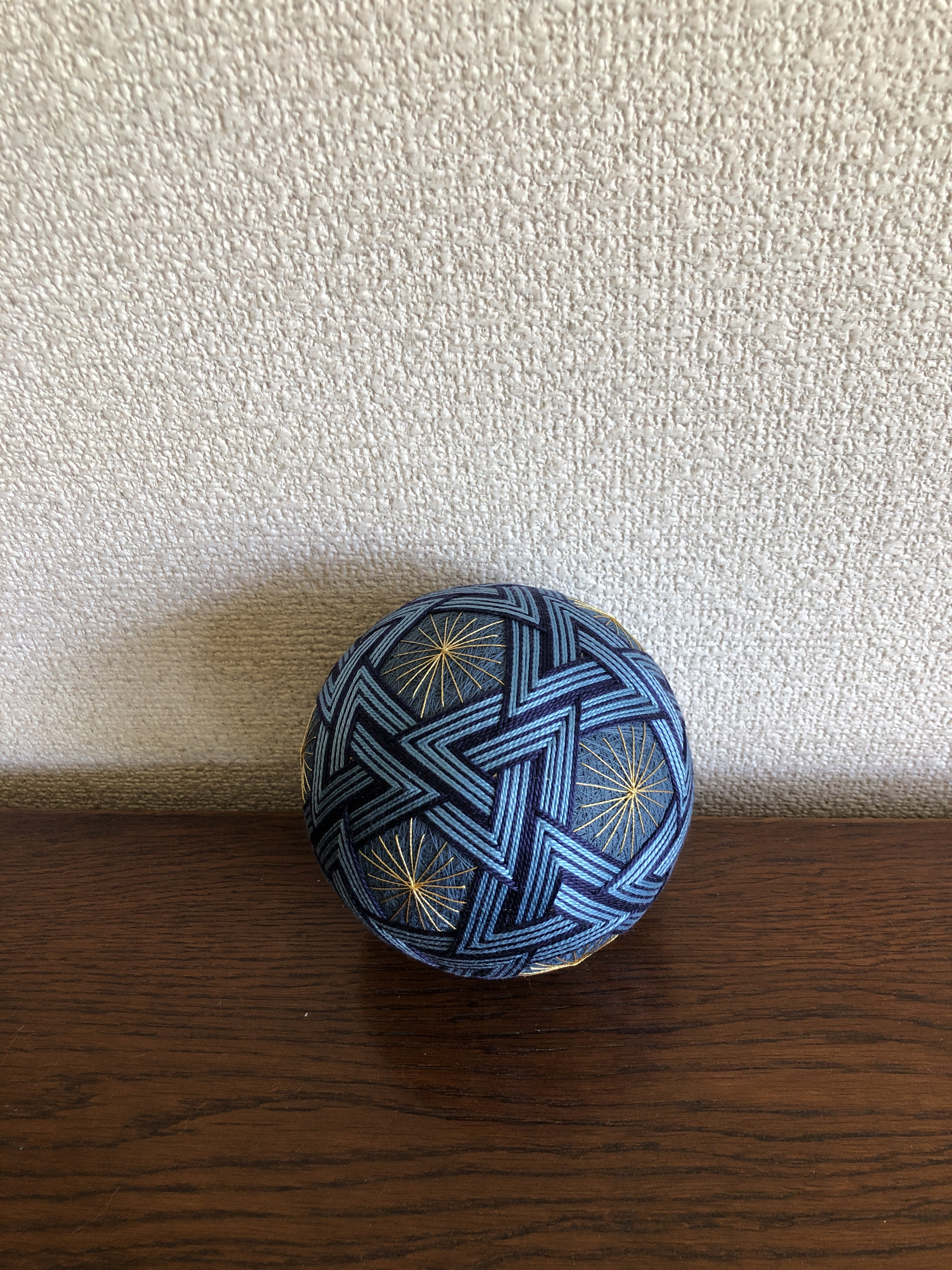 三つ巴の籠目　藍色