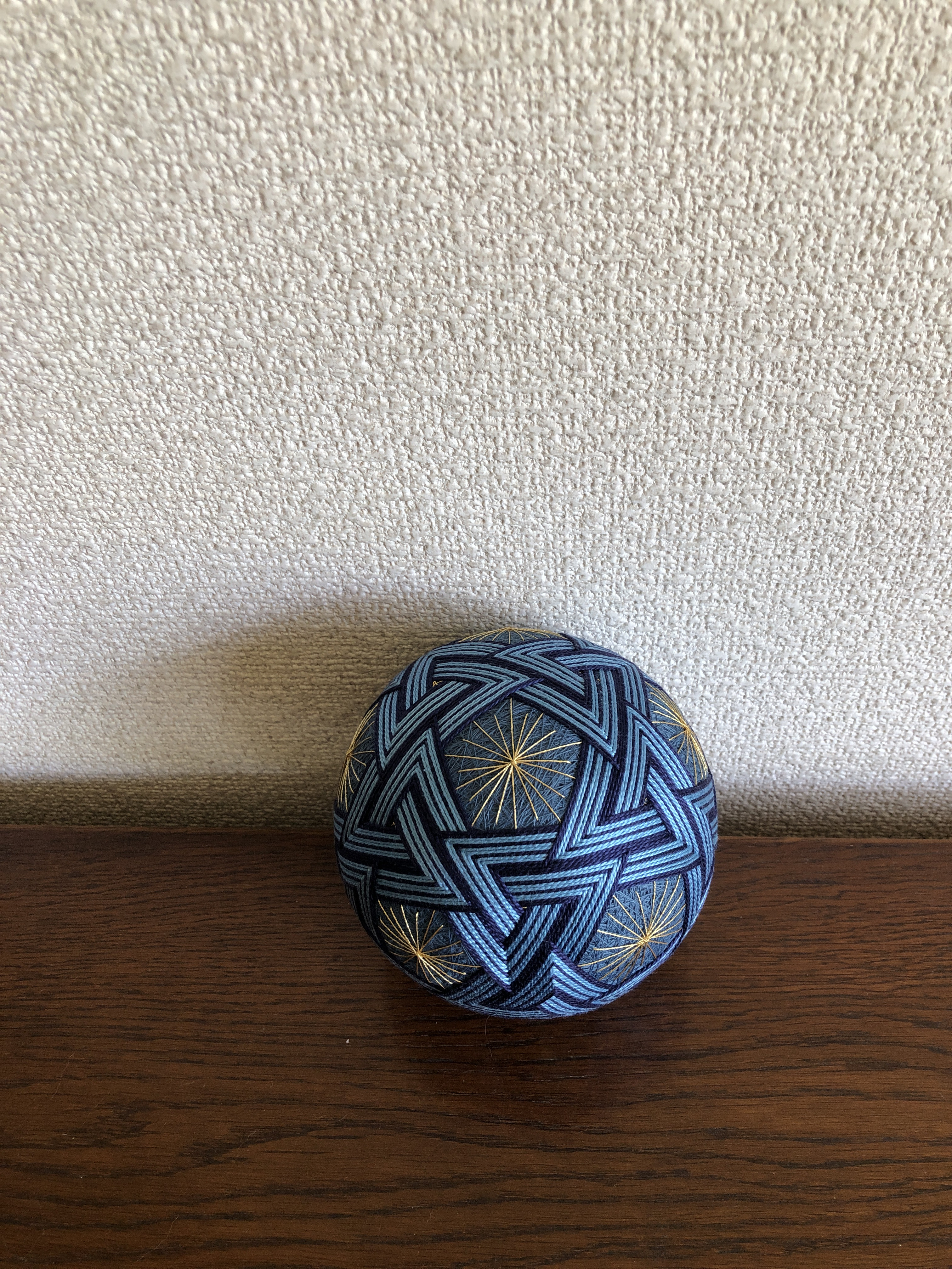 三つ巴の籠目　藍色