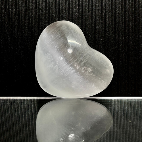 セレナイト 50mm ハート型 過去世を知る～癒しの天然キャッツアイ