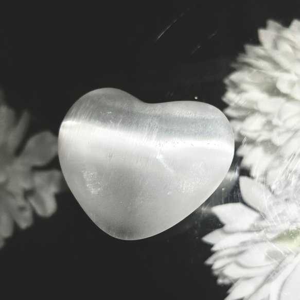 セレナイト 50mm ハート型 過去世を知る～癒しの天然キャッツアイ