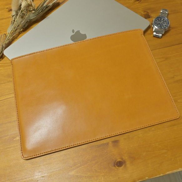 レザー MacBook ケース 13インチ / キャメル 1枚目の画像