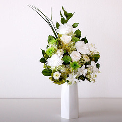 【仏花】白＆グリーンの花種いっぱいの豪華供花【供花】 1枚目の画像