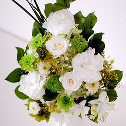 【仏花】白＆グリーンの花種いっぱいの豪華供花【供花】 2枚目の画像