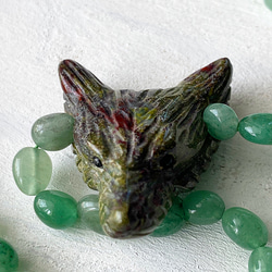 アフリカンターコイズ　手彫りオオカミ　グリーンアベンチュリン　ネックレス 4枚目の画像