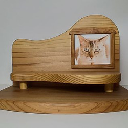 ペットの手元供養用のコンパクトな仏壇です。祈る壇を置いて心休めて精神的な安心感を得られます 1枚目の画像