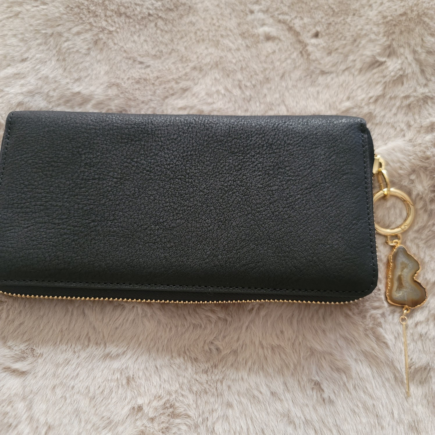 幸せを運ぶチャーム付き　レジーナ　ブラック　long wallet