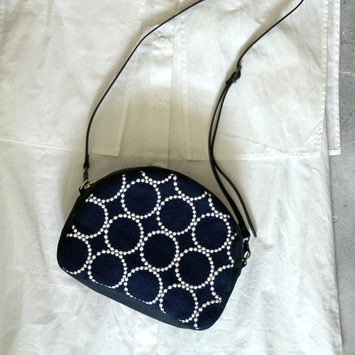 ⚮̈ミナペルホネン tambourine navy まるっこポシェットさん