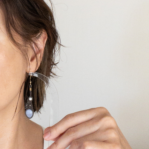 ブルーレースアゲートのマクラメピアス ピアス（フック・チェーン