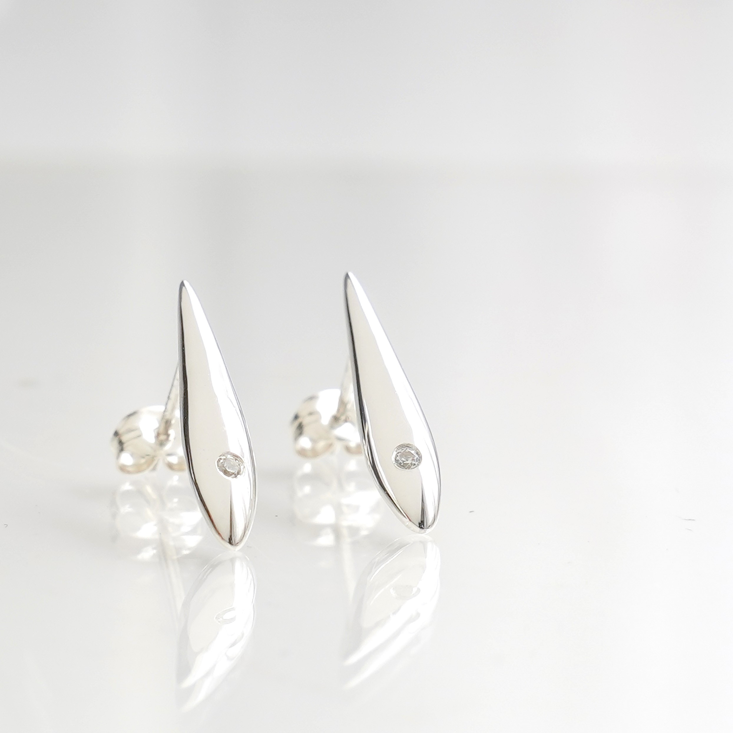 【石有り】<Tropfen>Slender Drop Pierced Earrings / SV925 ≪送料無料≫